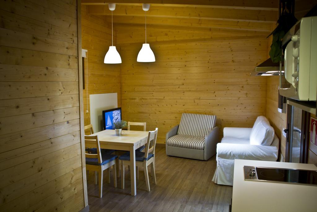 Apartamentos El Bosquet Сан-Кугат-дал-Бальєс Номер фото