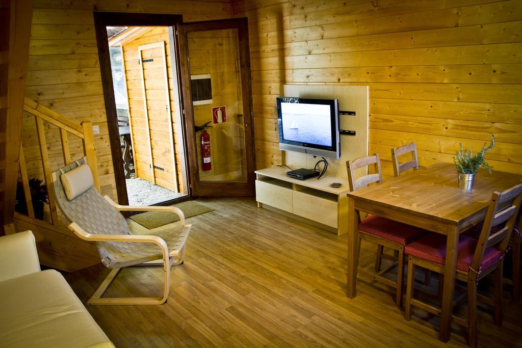 Apartamentos El Bosquet Сан-Кугат-дал-Бальєс Номер фото
