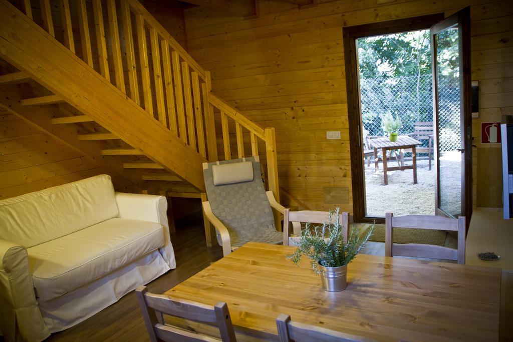 Apartamentos El Bosquet Сан-Кугат-дал-Бальєс Номер фото